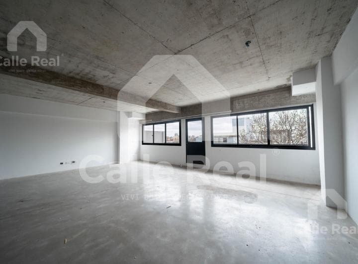 Edificio Entero o por Pisos en Alquiler - 3