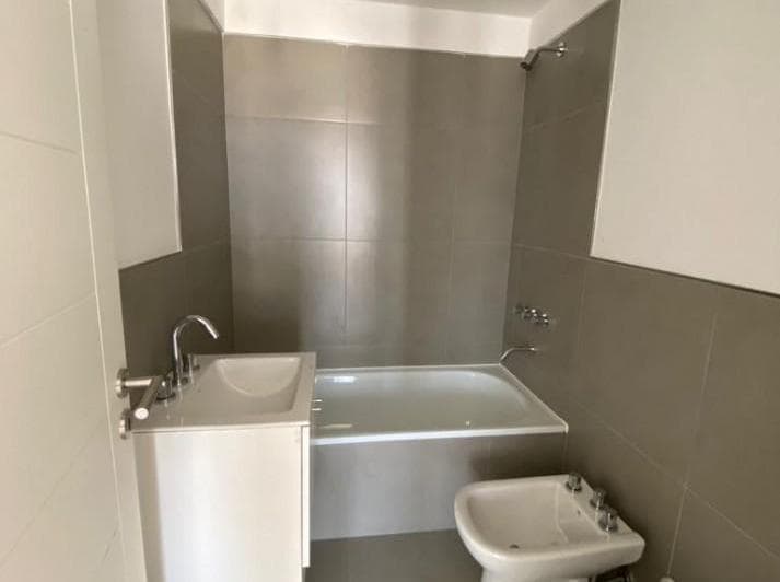 Hermoso Depto 3 Ambientes C/cochera Loria 576 Piso 19 Lomitas - 4