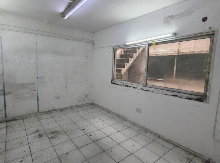 Muy Buen Local en Soldado de La Independencia y Lacroze. Apto Todo Rubro - 4