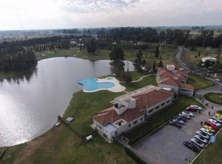 Terreno en Venta - 1.405 m² - Club Miralagos - 3