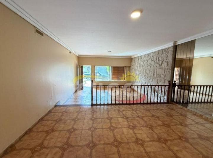 Alquiler Casa 5 Ambientes en Ramos Mejia con Patio y Cochera Cubierta Ideal Vivienda o Uso Comercial - 3