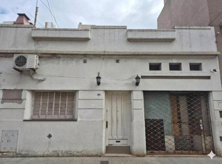 Casa Estilo Antigua, con 3 Dorm., Baño y Toil, Venta, Villa Devoto - 2