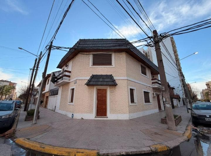 Destino Comercial - Casa 5 Ambientes - Ubicacion Centrica // Necochea 491 - 2