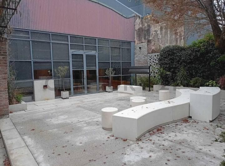Venta de Local Más Gran Espacio Abierto en Villa Urquiza - 2