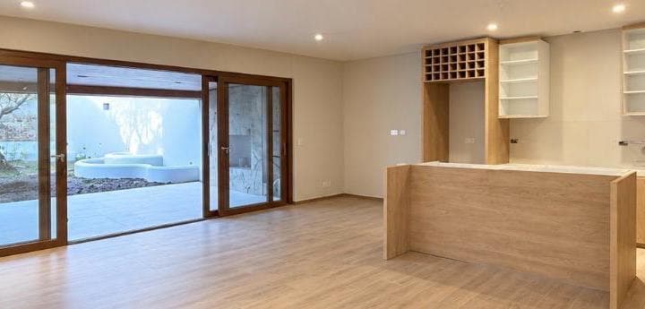 Casa de 4 Ambientes en Alquiler con Galería y Jardín en San Isidro - 3