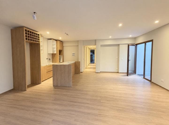Casa de 4 Ambientes en Alquiler con Galería y Jardín en San Isidro - 2
