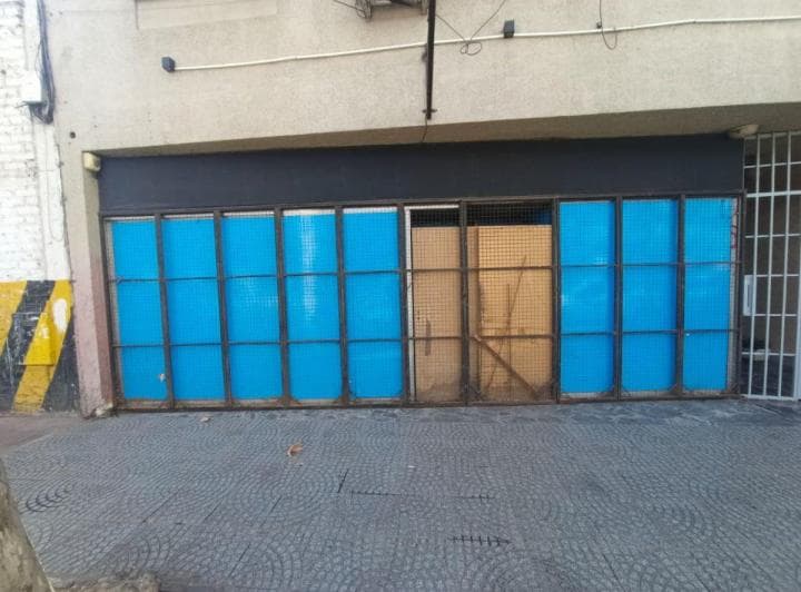 Gran Salon Comercial en Calle Chile Casi Las Heras del Centro de Mendoza - 4