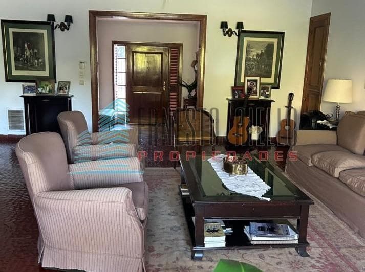 Venta Casa 6 Amb en 1 Planta S/2 Lotes - 748 m² - Piscina - 4