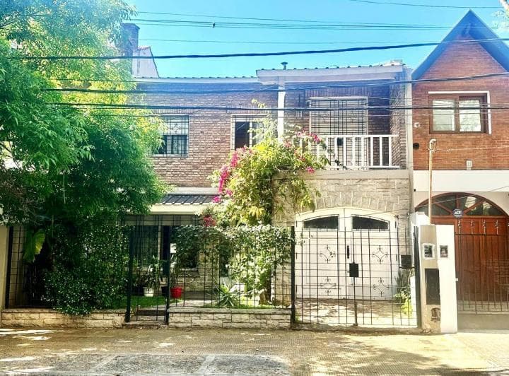 Venta Casa 5 Ambientes Luminosa Pileta con Jardin Vicente Lopez - 4