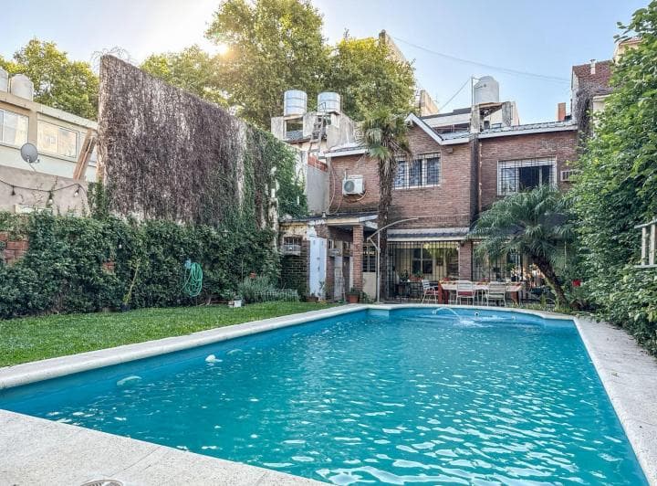 Venta Casa 5 Ambientes Luminosa Pileta con Jardin Vicente Lopez - 2