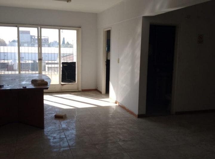 Local. | Av Ricardo Balbin Al 600 - 5