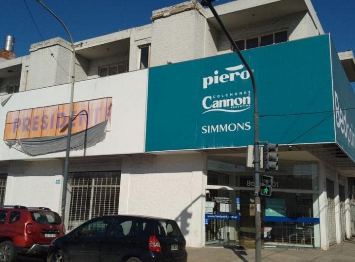 Local. | Av Ricardo Balbin Al 600 - 2