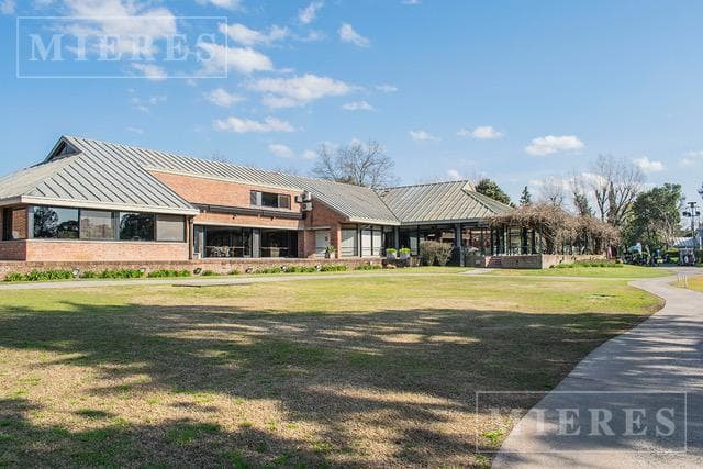 Casa Sobre Importante Lote de 5.500 m² en Highland Park - 5