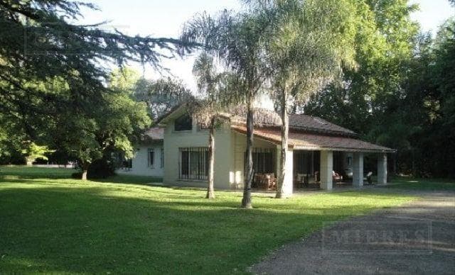 Casa Sobre Importante Lote de 5.500 m² en Highland Park - 2