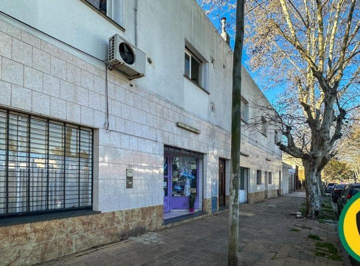 Venta de 3 Locales en Pb y 3 Deptos 3 Amb Pa - Bella Vista - 4