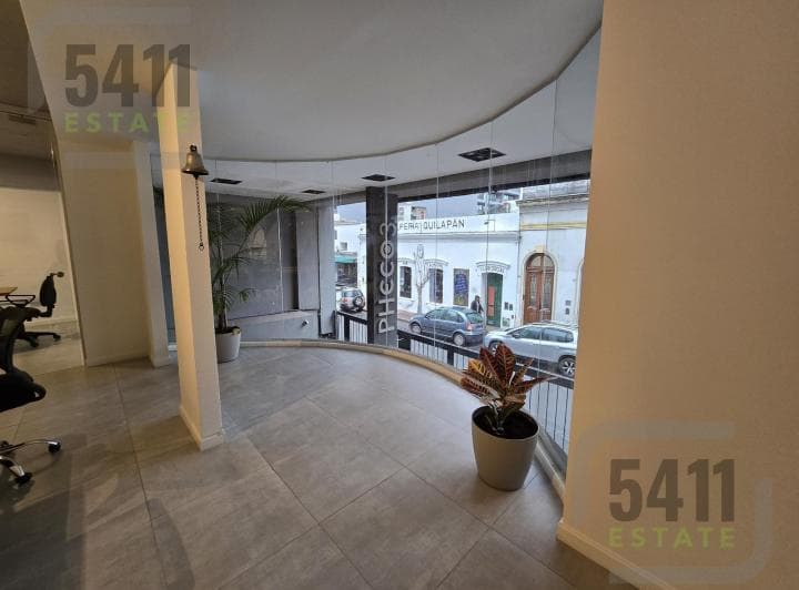 Venta Oficina 5 Ambientes Al Frente con Balcon en San Telmo. - 2