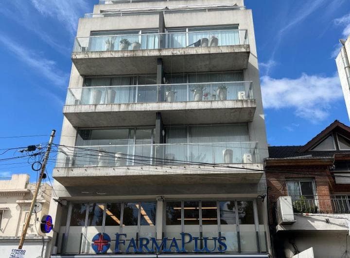 Departamento Monoambiente con División Para 2 Ambientes - Uso Exclusivo Profesional - 2