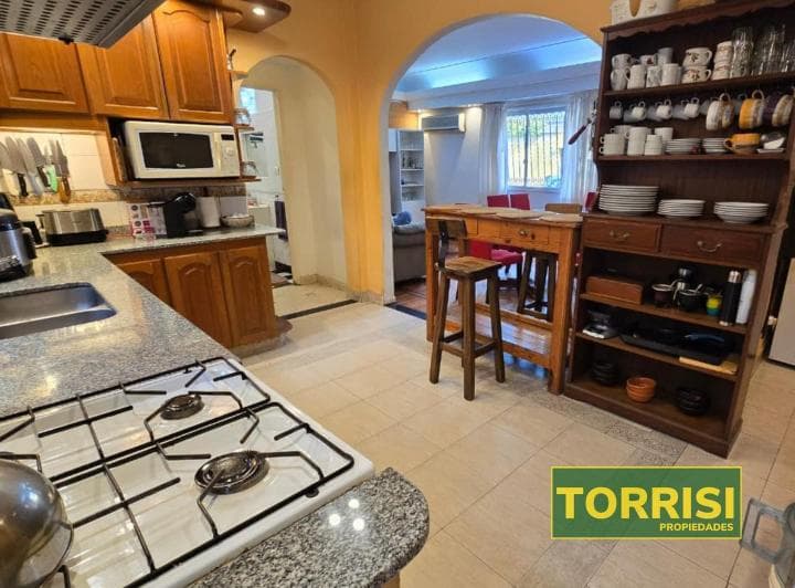 Venta Casa 5amb 220 m² Terraza Quincho Lote Prop Numancia 400 - 4