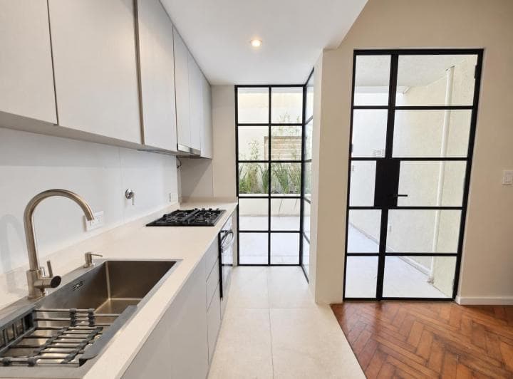 Venta PH 2 Ambientes con Patio Impecable - 2