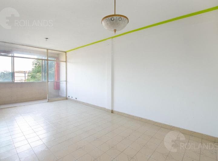 Venta Departamento 4 Ambientes en Flores - 2