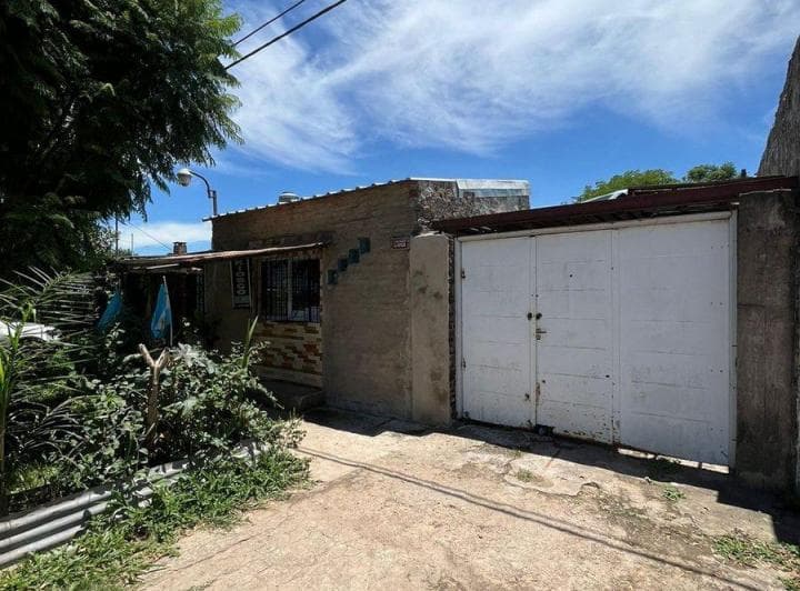 Se Vende Casa a Remodelar con Amplio Terreno - 4