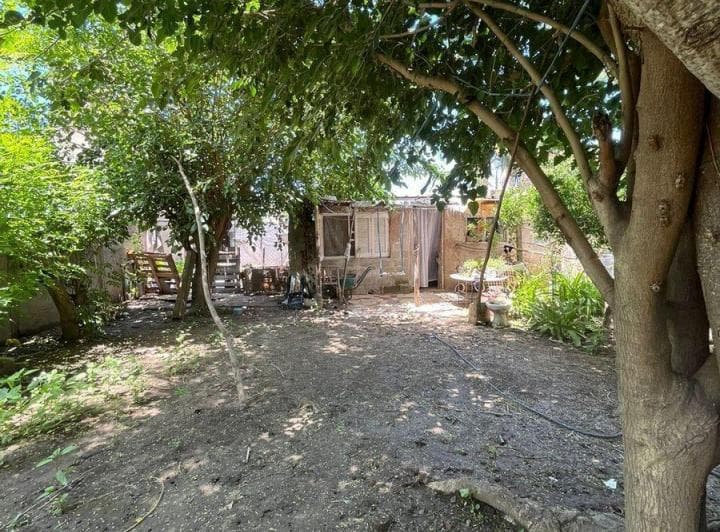 Se Vende Casa a Remodelar con Amplio Terreno - 2