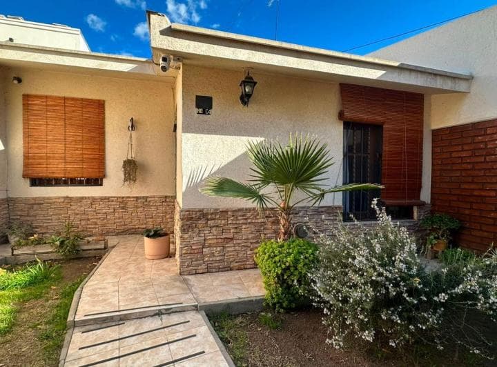 Venta de Casa 2 Dorm. B Jardin Docente, San Martin - 2