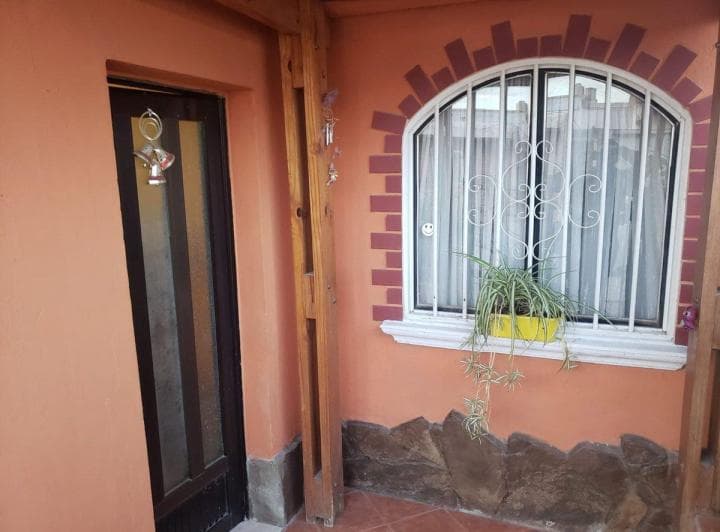 Venta Casa Tres Dorm. con Dpto - 3