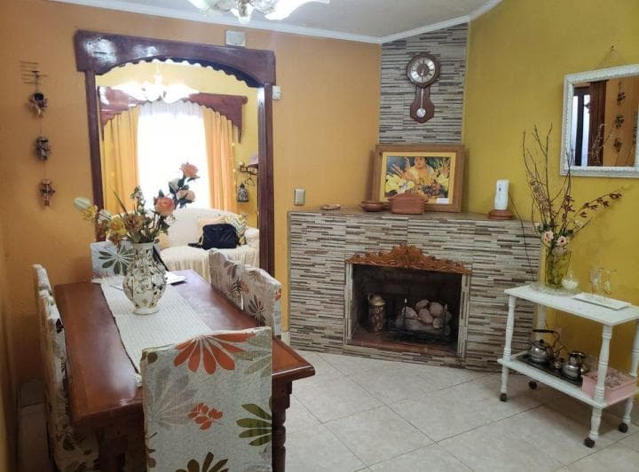 Venta Casa Tres Dorm. con Dpto - 5