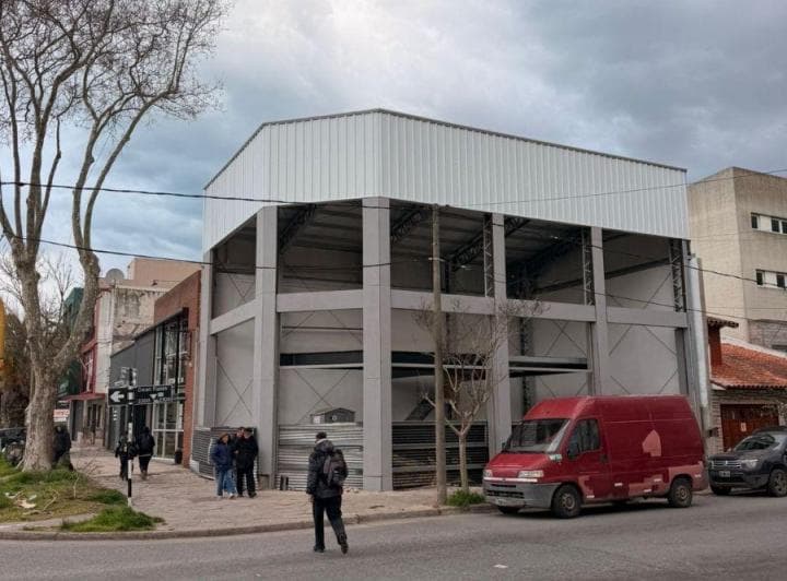 Alquilo Esquina Av Colon y Funes Local con Entrepiso 170 m a Estrenar U$s 3500za - 5