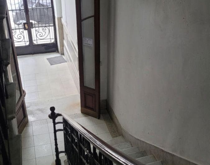 Excelente Monoambiente en Primer Piso por Escalera con Patio 2 Baños - 5
