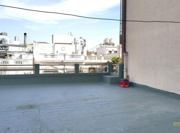 Alquiler Comercial Sin Expensas con Balcón y Amplia Terraza – Caballito - 3