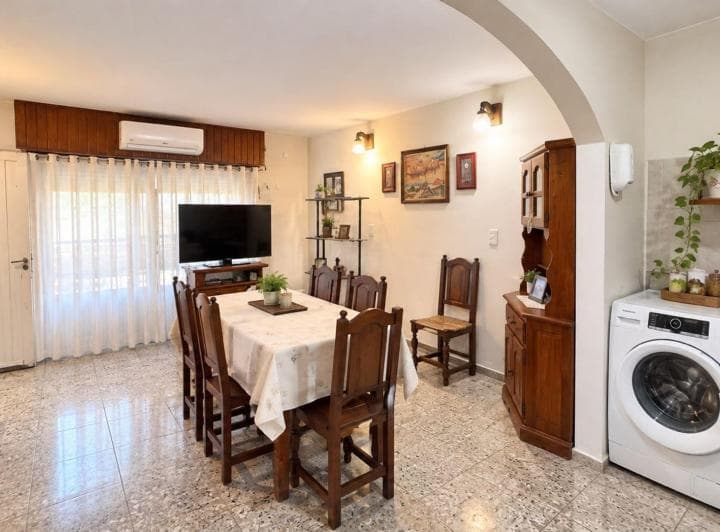 Casa 4 Ambientes en Venta con Departamento - 2