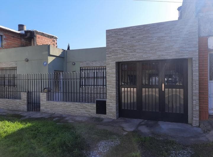 Alquiler - Casa - Pje Volta 6638 - 3 Dorm. - Urquiza - Rosario - 2