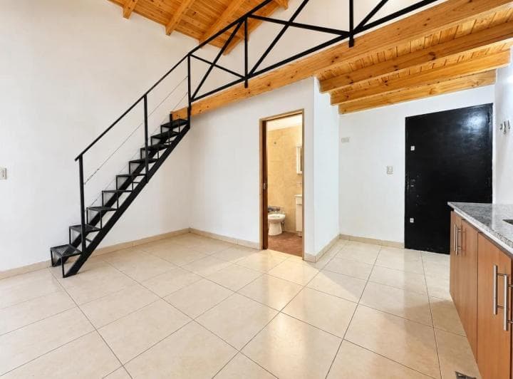 Departamento de 3 Ambientes con Patio - 2