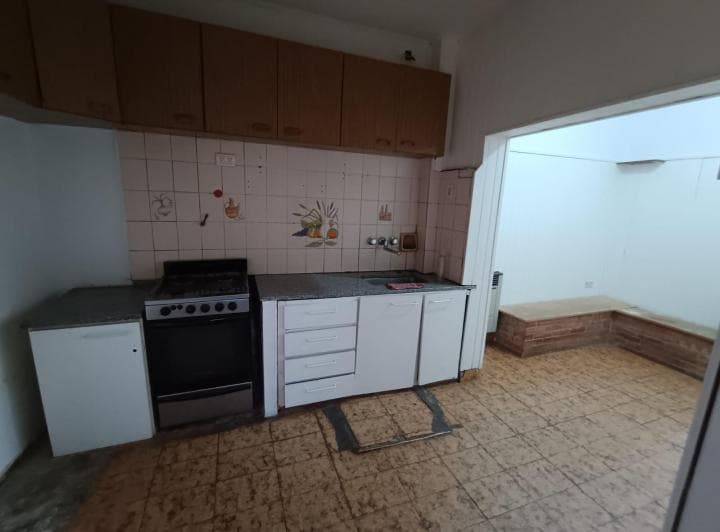 Casa a Refaccionar con Patio y Terraza. Lote Propio - 4