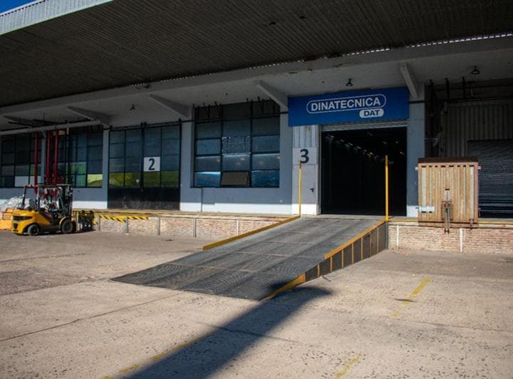 Alquiler Deposito con Oficinas Parque Newton - 2