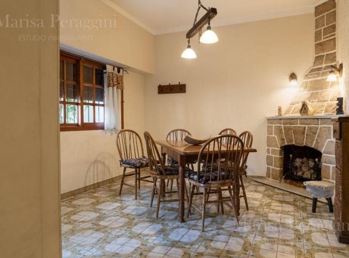 Chalet 5 Amb. en Venta. con Parque y Garage Para 2 Autos. Barrio Pileta - 2