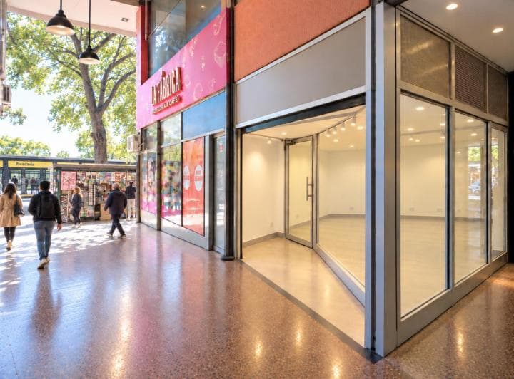 Oportunidad Única | Local en Centro Comercial de Liniers | Av Rivadavia - 3