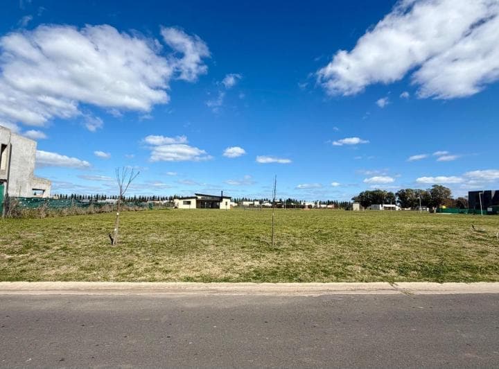 Lote en Venta Barrio Monet - Amenities - Seguridad - Deportes. - 3