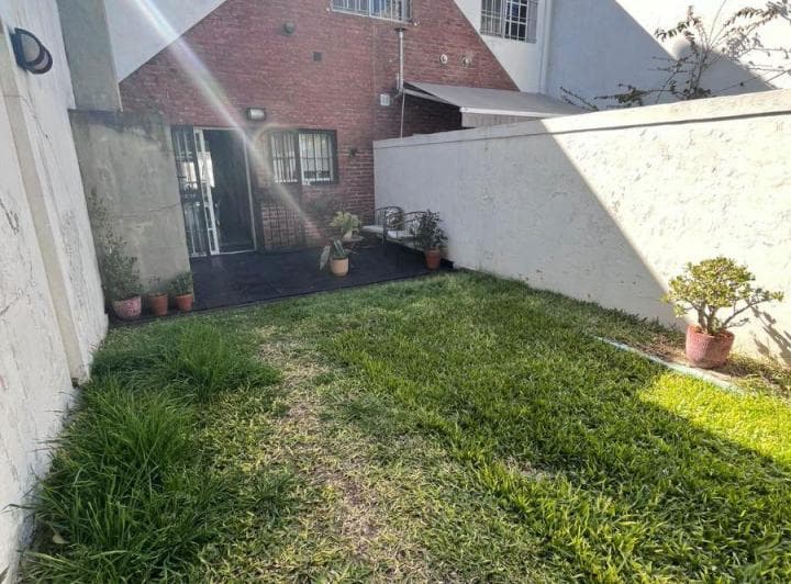 Triplex 4 Ambientes Al Frente con Cochera y Jardín – Playroom - Núñez - 2