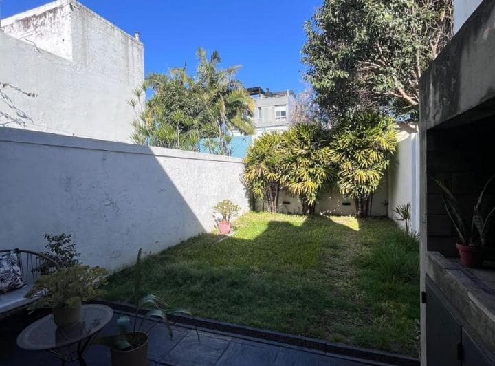 Triplex 4 Ambientes Al Frente con Cochera y Jardín – Playroom - Núñez - 4