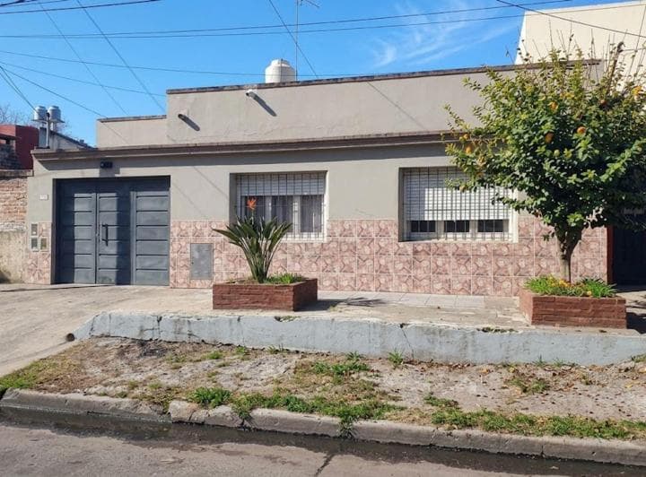 Multifamiliar. Venta El Palomar. Garaje y Parrilla - 2