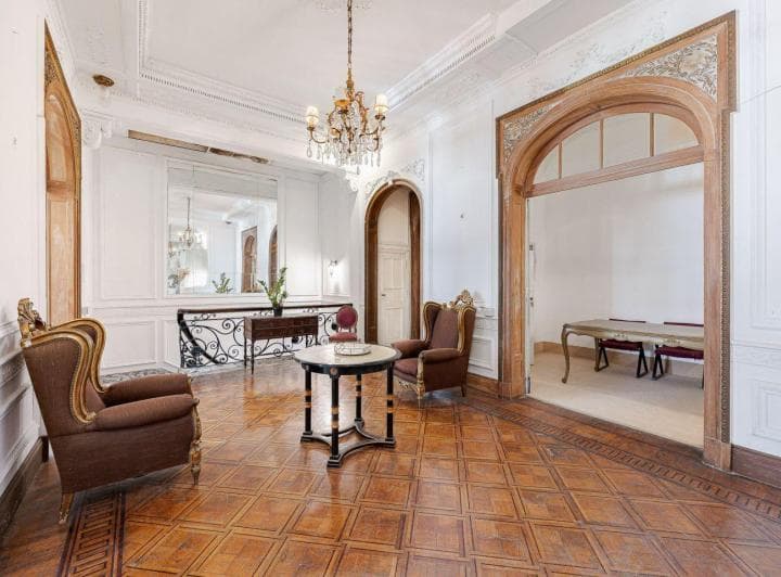 Venta de Propiedad con Gran Potencial en Recoleta - 3