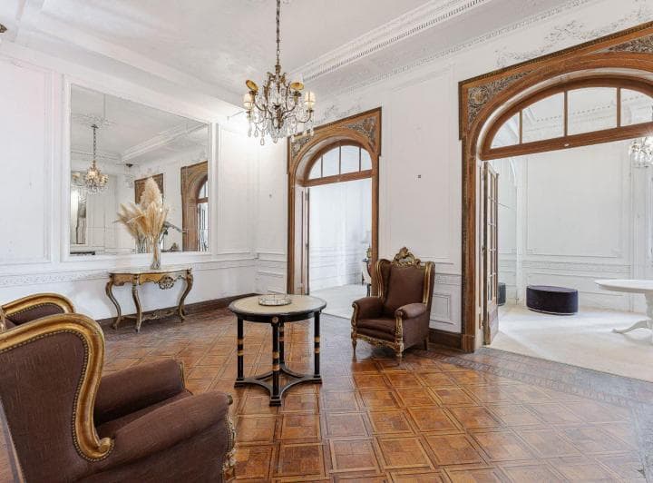 Venta de Propiedad con Gran Potencial en Recoleta - 2