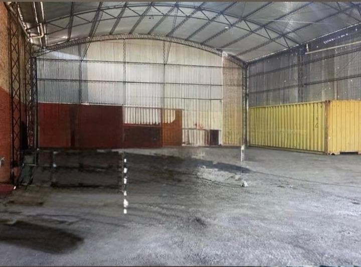 Galpón 800 m Industrial en Morón con Oficinas y Acceso Semi - 2