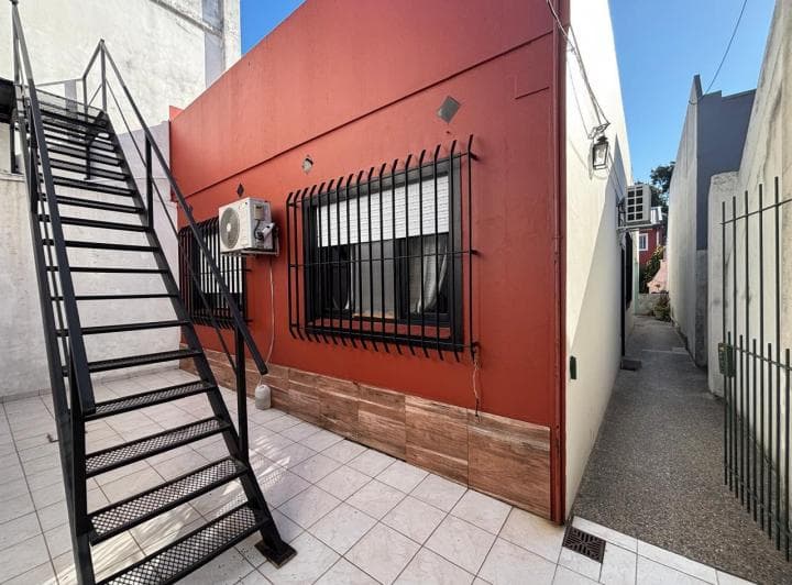Casa en Venta! Dos Casas Independientes y Listas Para Habitar + Local + Garage y + Monoambiente - 4