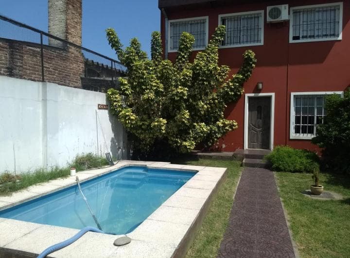 Casa en Venta! Dos Casas Independientes y Listas Para Habitar + Local + Garage y + Monoambiente - 2