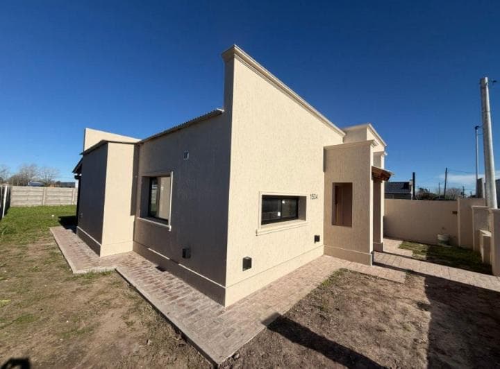 Casa 2 Dorm. a Estrenar! - Calle Sargento Cabral (15) N° 1534 E/ 34 y 36 – General Belgrano - 4