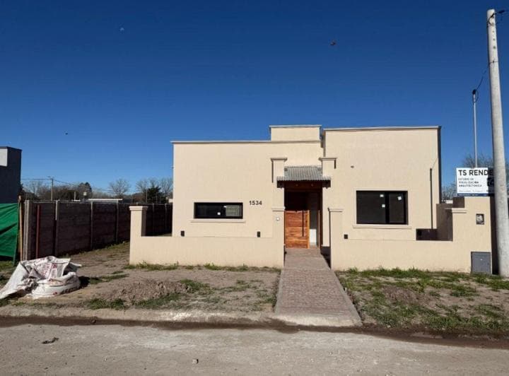 Casa 2 Dorm. a Estrenar! - Calle Sargento Cabral (15) N° 1534 E/ 34 y 36 – General Belgrano - 2